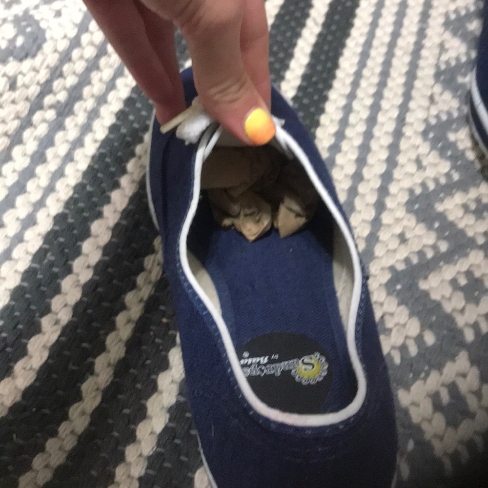 Shoes - Picture 2 of 4